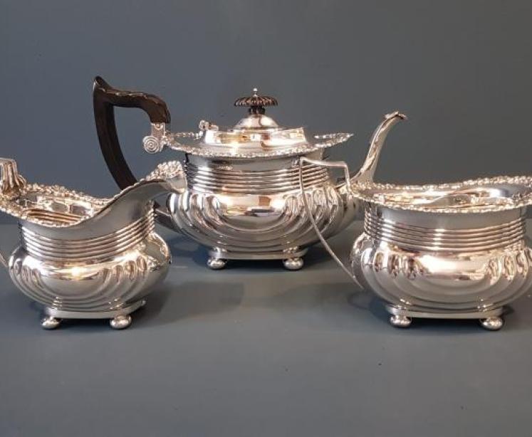 Outstanding Quality Edwardian Silver 3 Piece Tea Set - Image 1