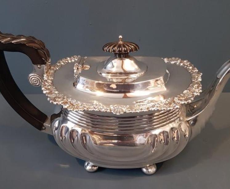 Outstanding Quality Edwardian Silver 3 Piece Tea Set - Image 2