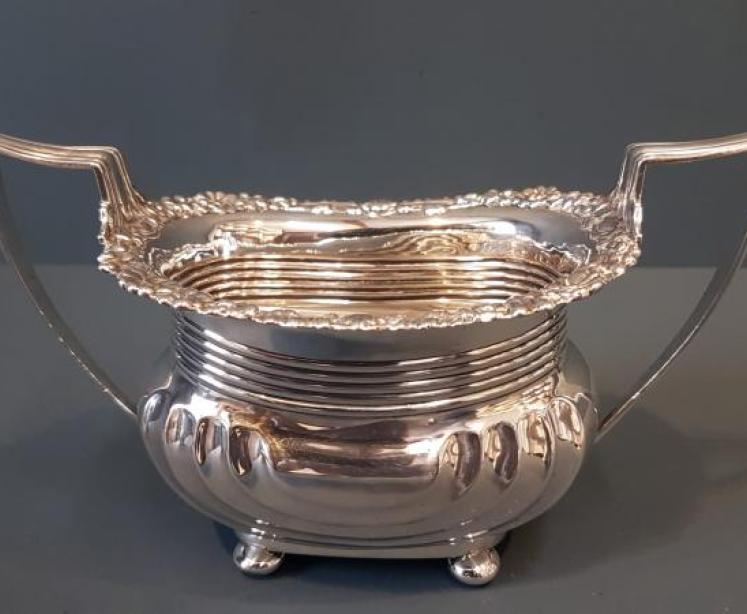 Outstanding Quality Edwardian Silver 3 Piece Tea Set - Image 3