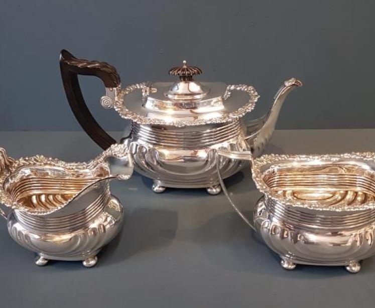 Outstanding Quality Edwardian Silver 3 Piece Tea Set - Image 7