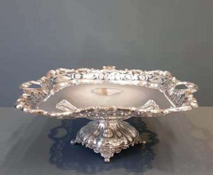 Large Fine Quality Mid Victorian Silver Dish - Image 1