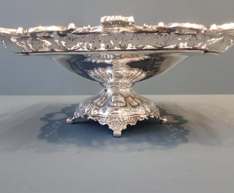 Large Fine Quality Mid Victorian Silver Dish - Image 3