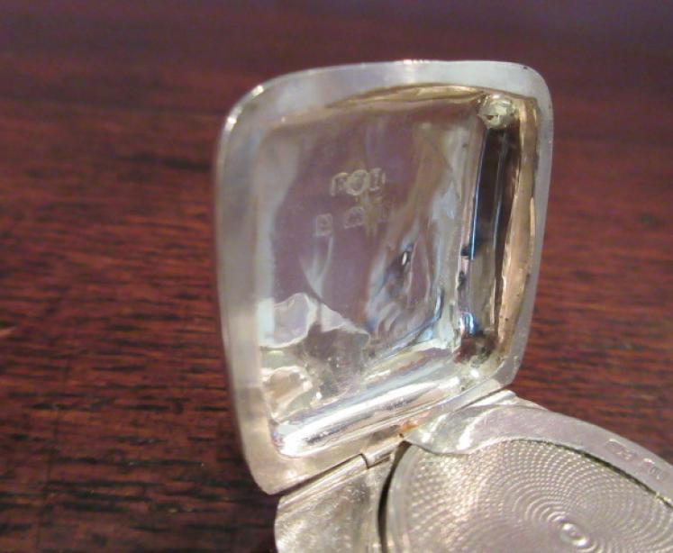 Top Quality George V Period Silver Sovereign Case - Image 3