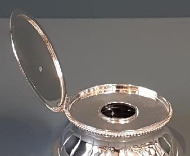 Outstanding Quality Victorian Cast Silver Capstans Ink Well - Image 3