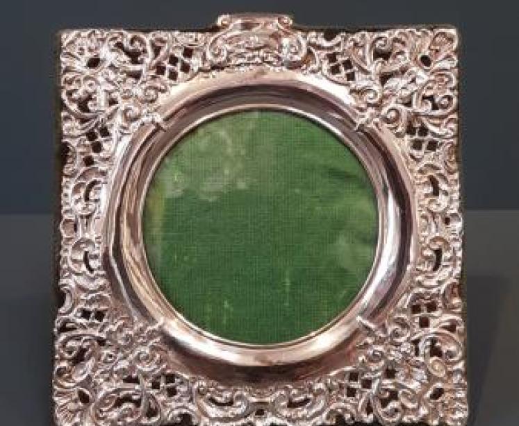Edwardian Embossed Silver Photo Frame - Image 7