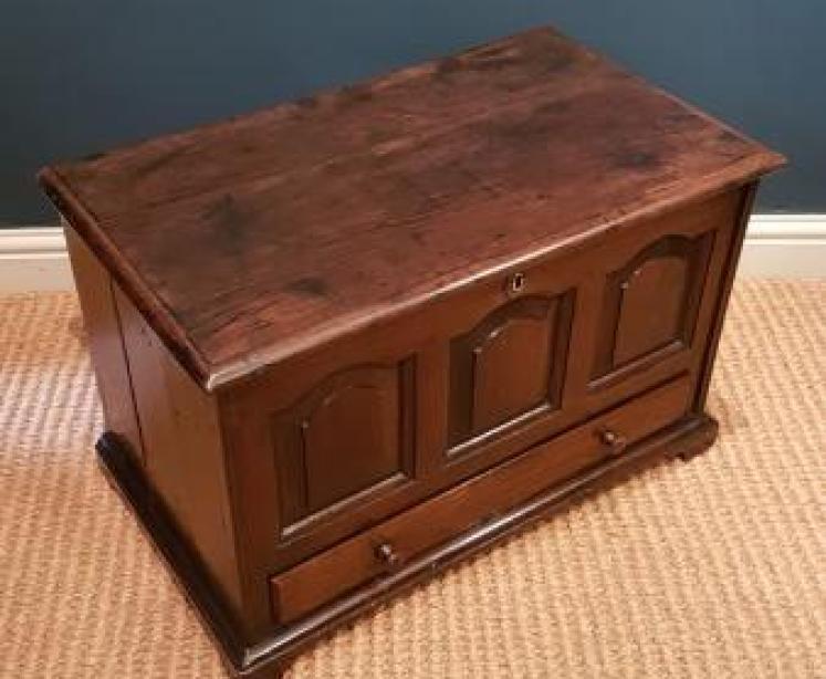 Small Fielded Panel Coffer Bach - Image 4