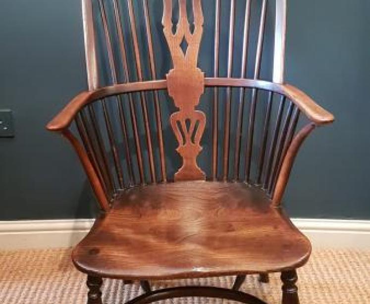 Superior Quality Yew Wood Windsor Chair  - Image 3