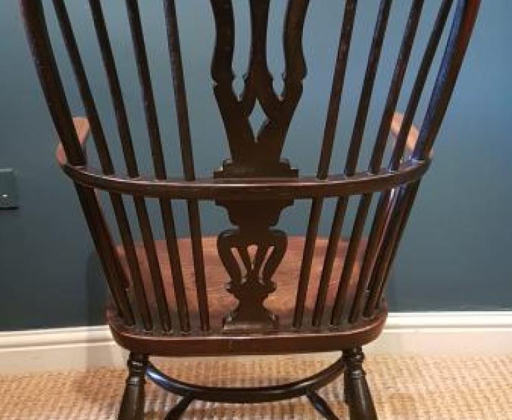 Superior Quality Yew Wood Windsor Chair  - Image 5