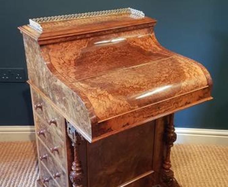 Fine Quality Victorian Burr Walnut Harlequin Davenport  - Image 1