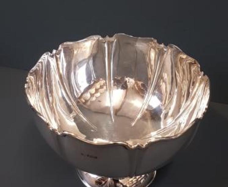 Large Edwardian Solid Silver Bowl - Image 2