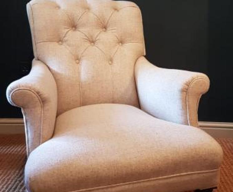 Superb Victorian Button Back Easy Chair - Image 1