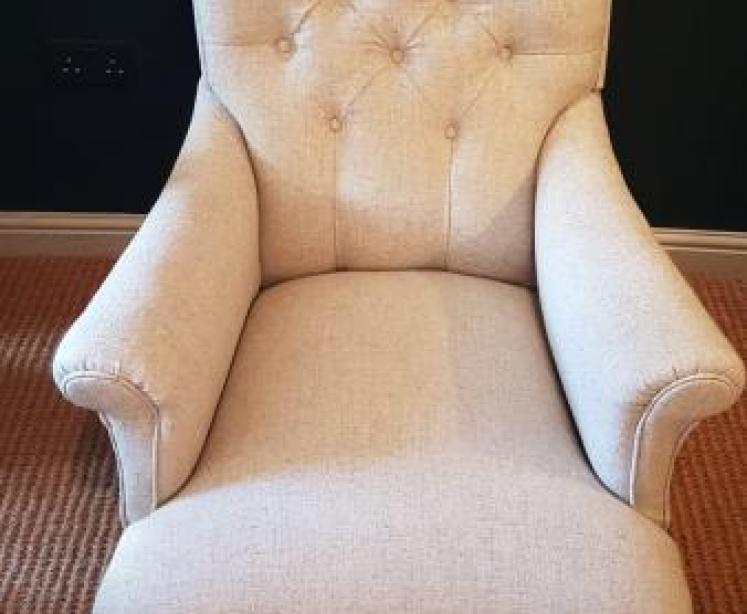 Superb Victorian Button Back Easy Chair - Image 3