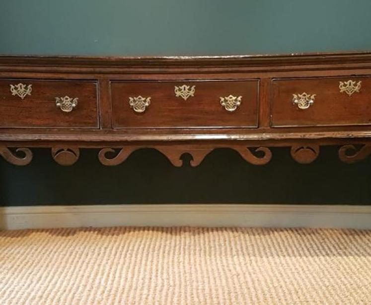 George II Oak Cabriole Leg Dresser  - Image 3