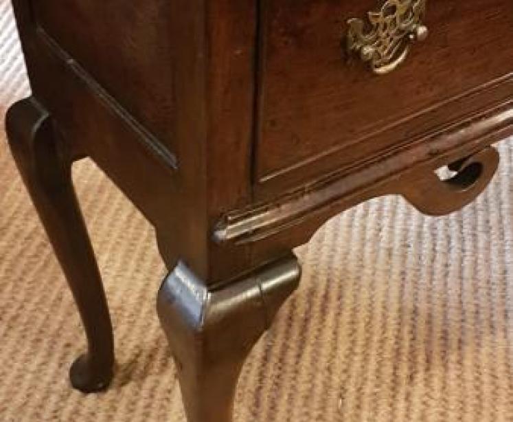 George II Oak Cabriole Leg Dresser  - Image 4
