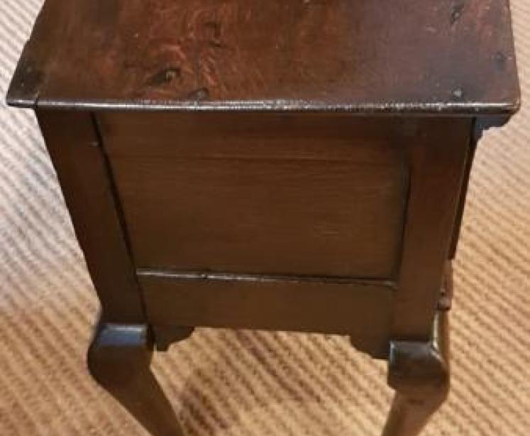 George II Oak Cabriole Leg Dresser  - Image 5