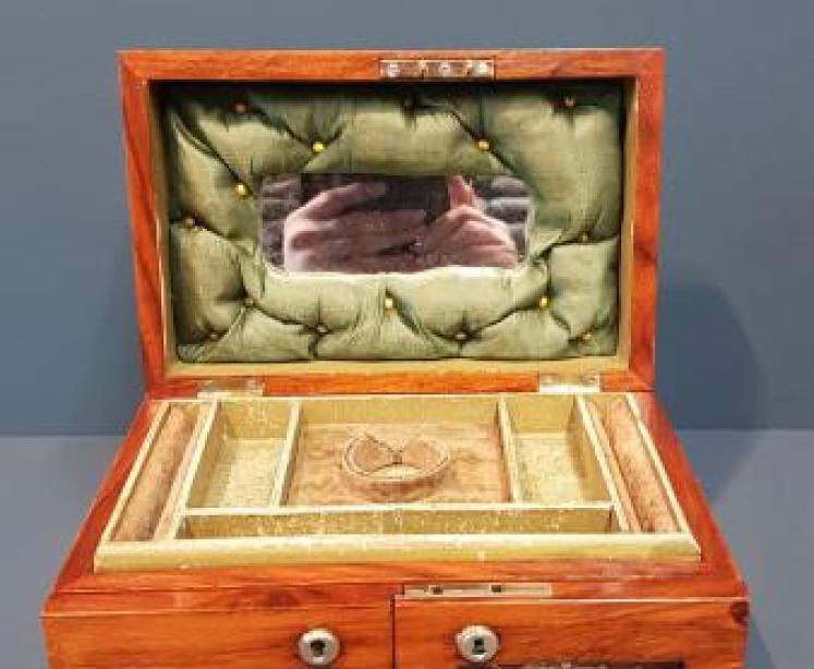 Victorian Figured Walnut Jewellery Box - Image 1