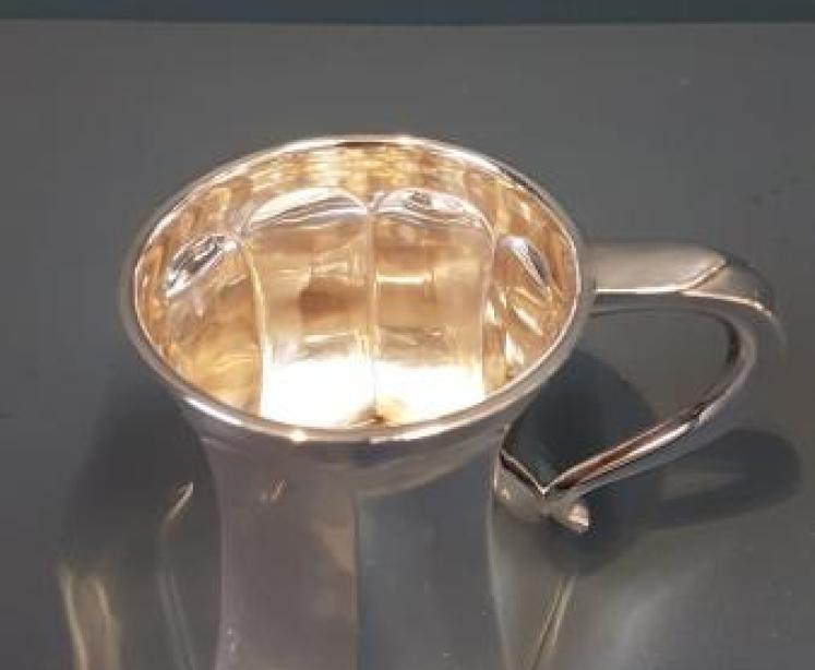 George V Silver Octagonal Mug - Image 1