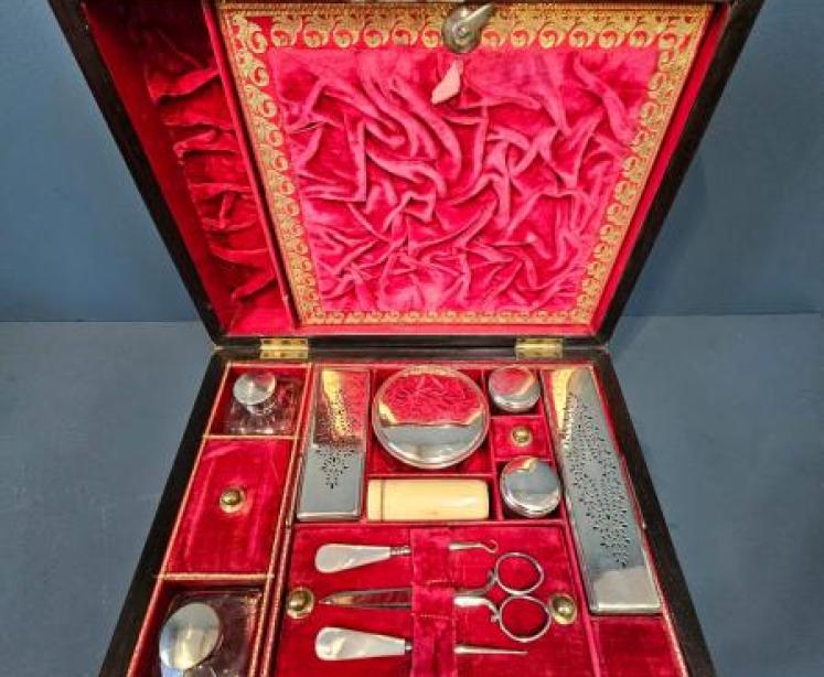 Regency Rosewood Ladies Jewel & Needlework Box - Image 2