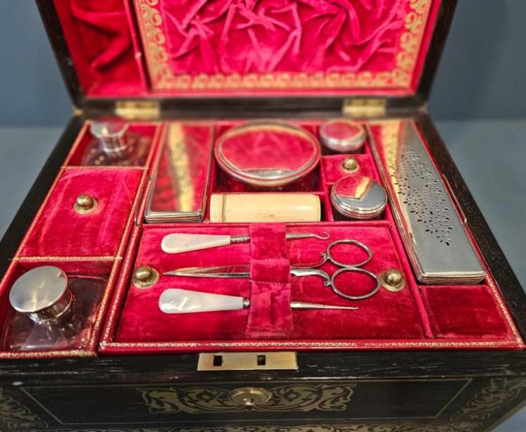 Regency Rosewood Ladies Jewel & Needlework Box - Image 5