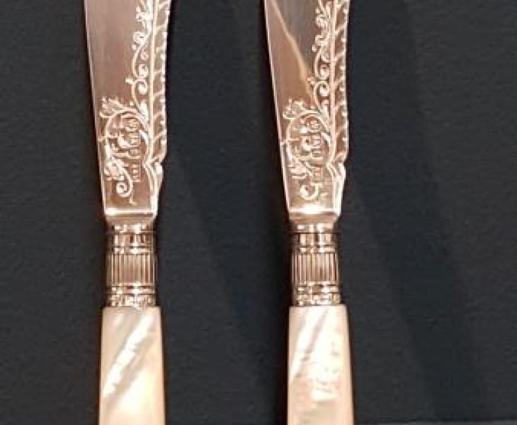 Pair of Edwardian Silver Butter Knives - Image 3