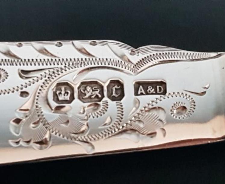 Pair of Edwardian Silver Butter Knives - Image 4