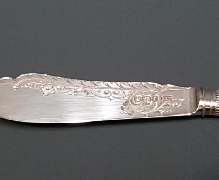 Pair of Edwardian Silver Butter Knives - Image 5