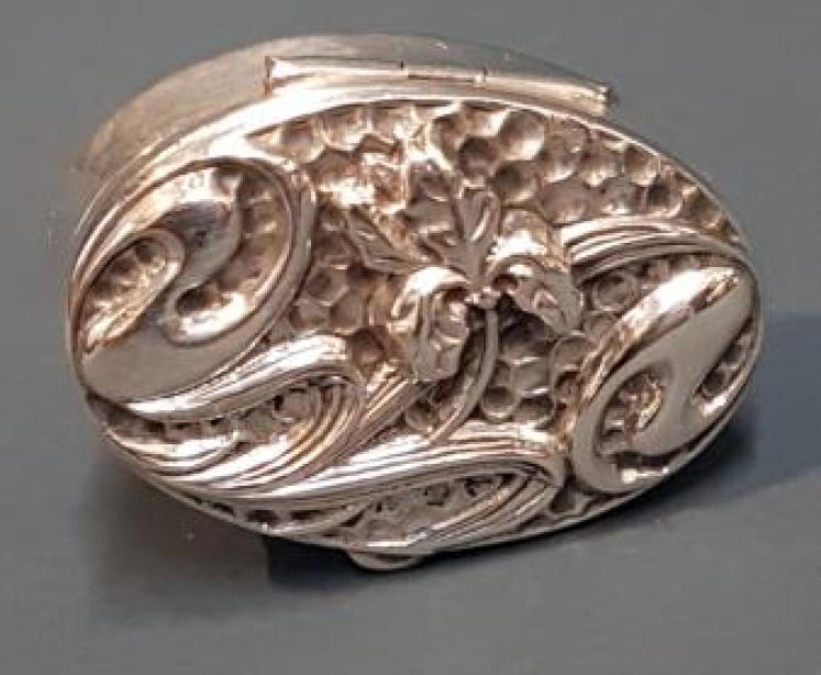 Edwardian Art Nouveau Silver Pill Box - Image 3