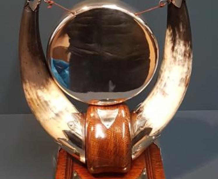 Victorian Oak Cattle Horn Dinner Gong - Image 1