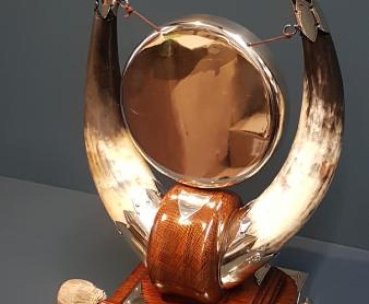 Victorian Oak Cattle Horn Dinner Gong - Image 6