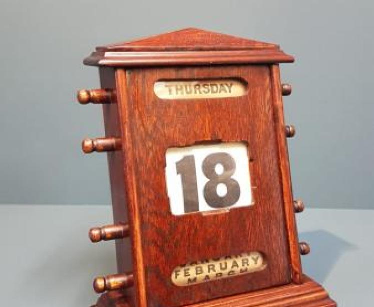 Large Victorian Reclined Perpetual Desk Calendar - Image 1