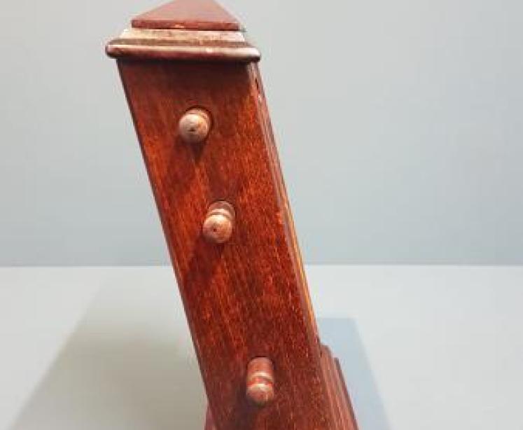 Large Victorian Reclined Perpetual Desk Calendar - Image 5