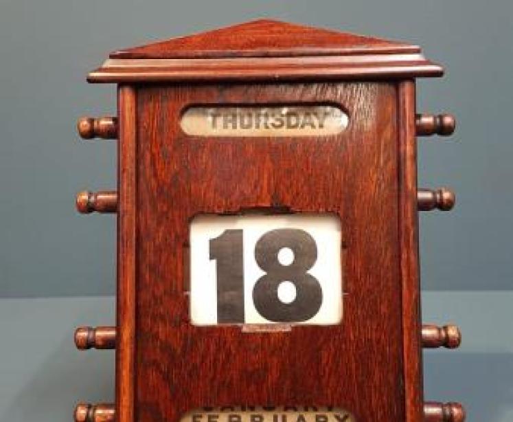 Large Victorian Reclined Perpetual Desk Calendar - Image 6