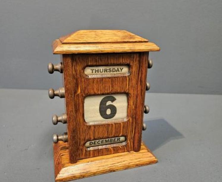 Edwardian Oak Perpetual Desk Calendar - Image 6