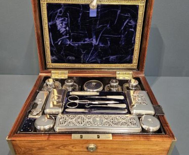 Outstanding Georgian Kingwood Travelling Box with Silver Contents - Image 1