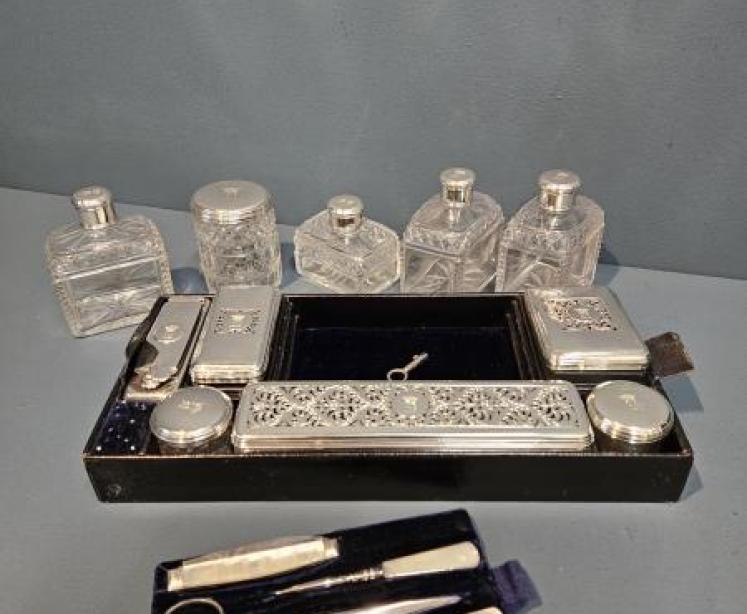 Outstanding Georgian Kingwood Travelling Box with Silver Contents - Image 3