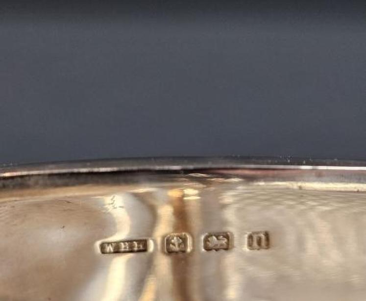 George V Silver Sovereign and Stamp Case - Image 5