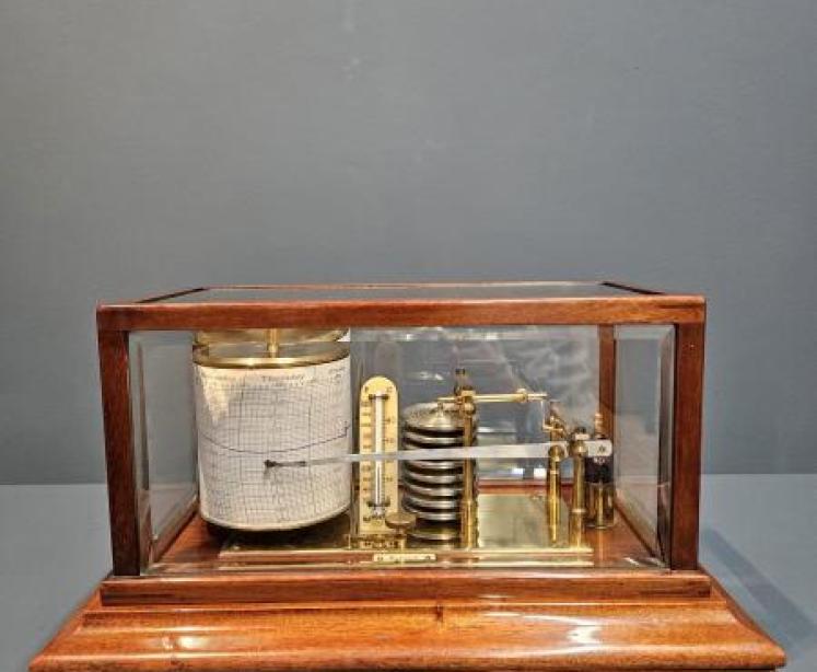 Fine Quality Walnut Cased Barograph by Dollond London - Image 2
