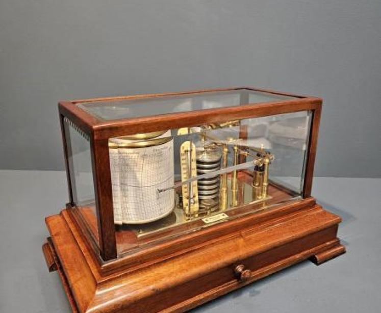 Fine Quality Walnut Cased Barograph by Dollond London - Image 6