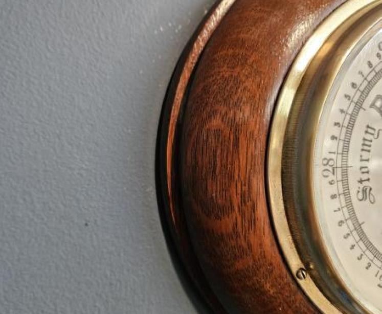 Late Victorian Oak Cased Aneroid Barometer - Image 5