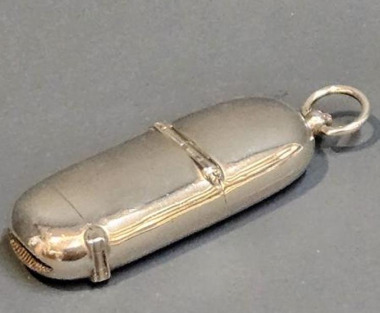 Victorian Silver Sovereign and Vesta Case - Image 1