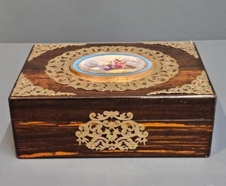 Immaculate Victorian Jewellery Box - Image 1