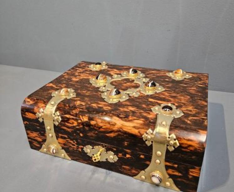 Superb Brass Bound Coromandel Games Compendium - Image 2