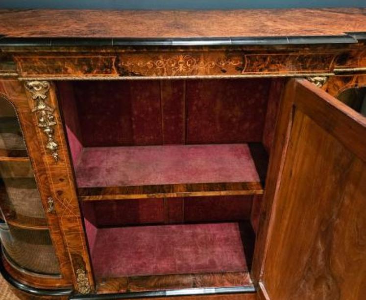 Fine Quality Victorian Burr Walnut Credenza - Image 4
