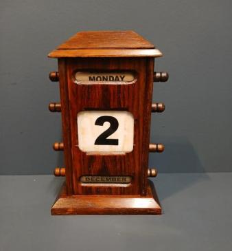 Edwardian Period Oak Perpetual Desk Calendar