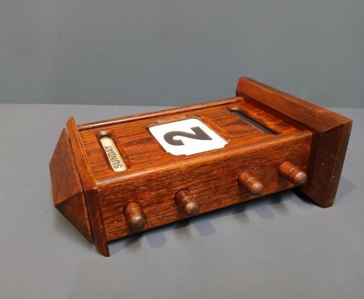 Edwardian Period Oak Perpetual Desk Calendar - Image 7