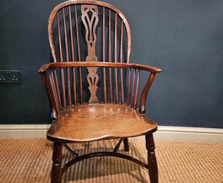 Thames Valley Yew Wood Windsor Chair - Image 1