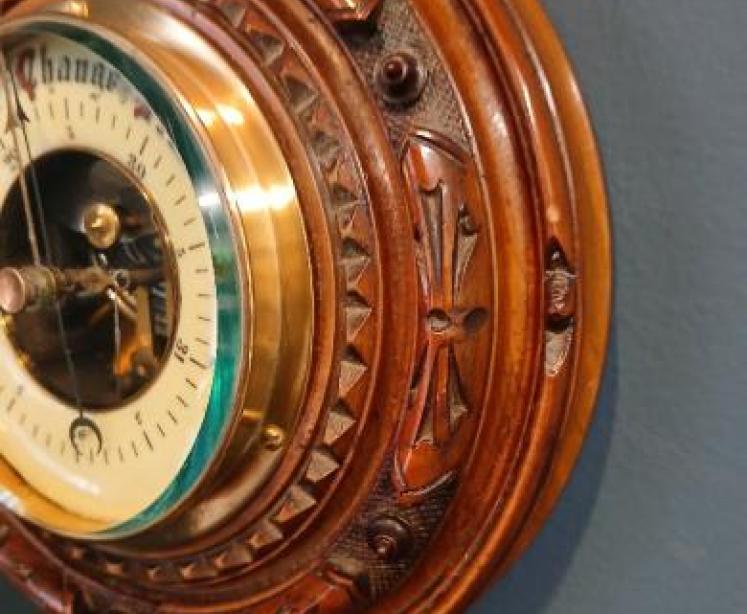 Small Victorian Walnut Pendant Banjo Barometer - Image 5