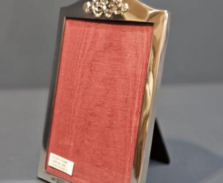 Superior Quality Victorian Silver Photo Frame - Image 3