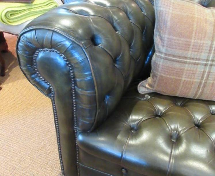 Superb 1930's Olive Green Leather Chesterfield Settee - Image 2