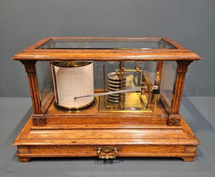 Edwardian Oak Cased Barograph - Image 2
